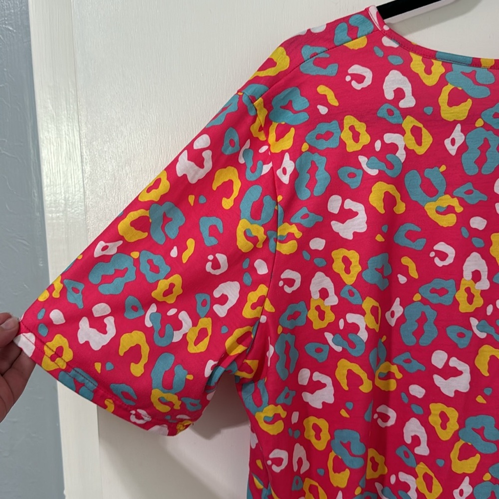 Colorful cheetah Southern Stitch top - Picture 11 of 16